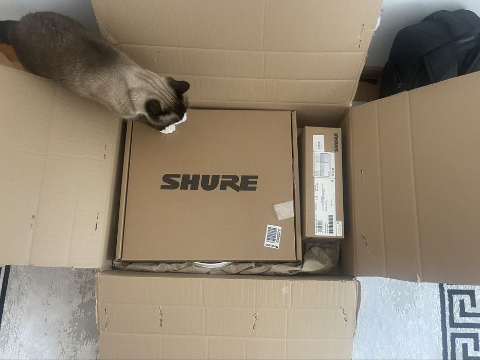 Vând sistem wireless Shure QLXD24 cu două microfoane KSM9 si SM58