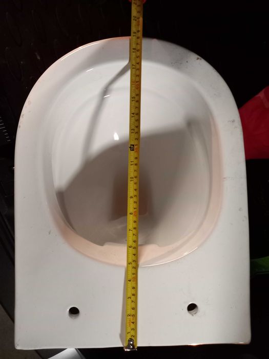 Тоалетна чиния за структура