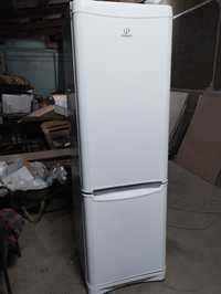 Холодильник Индезит полностью рабочий высота 180!