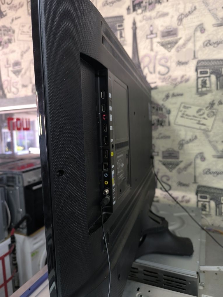 Телевизор Samsung UE43KU6079U - UHD 4K - 43 инча смарт тв.