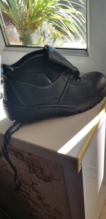 Продам рабочие ботинки высокие