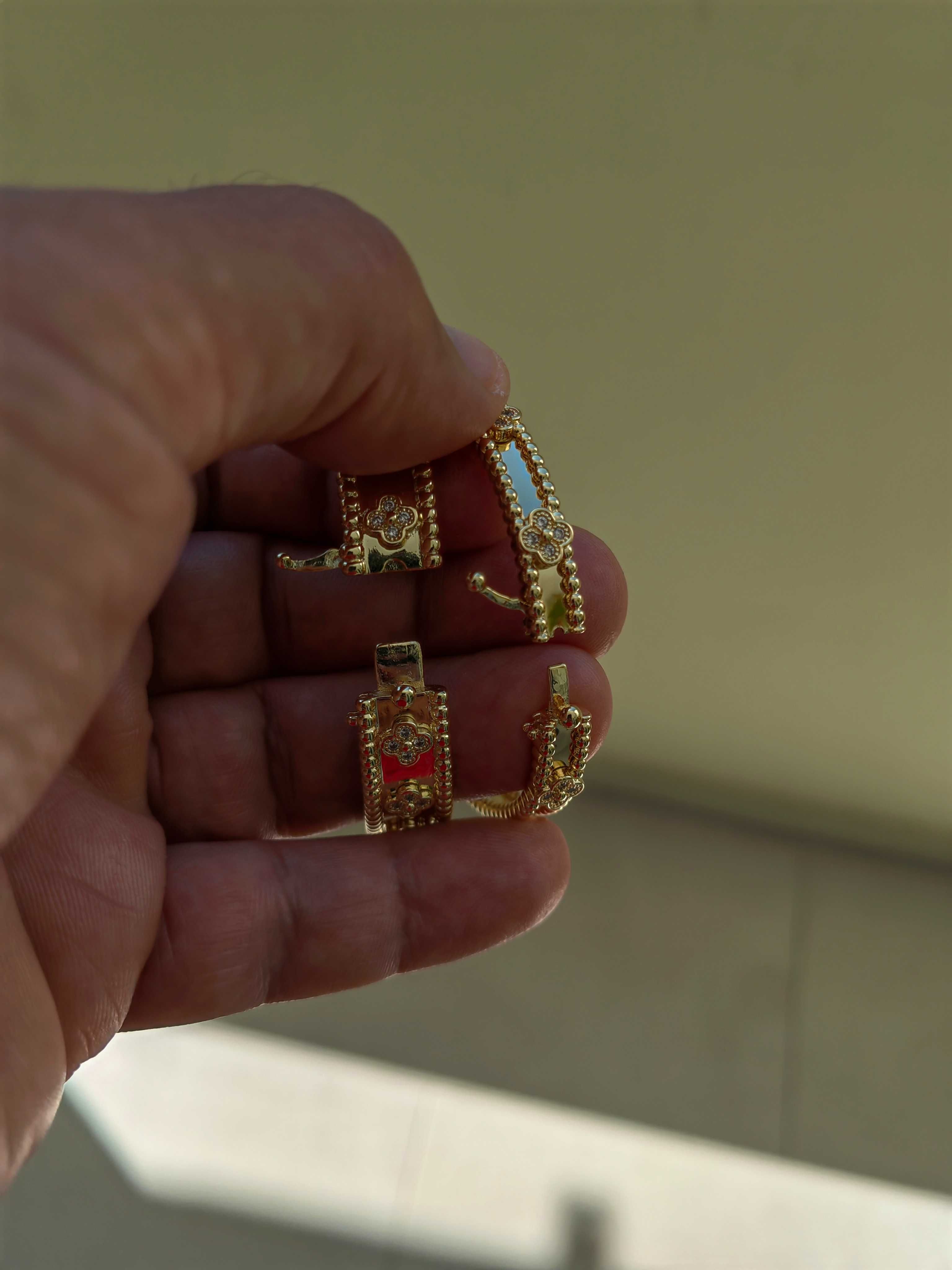 Perlée clovers bracelet, medium model, VCA твърда дамска гривна