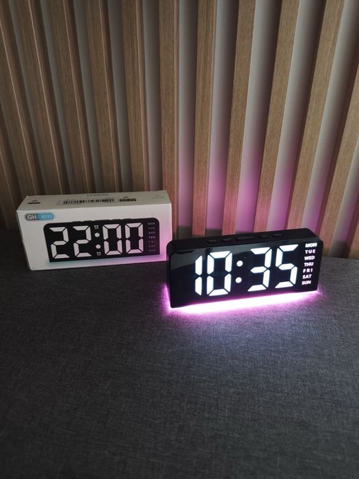 LED дигитален часовник с модерна визия и подсветка