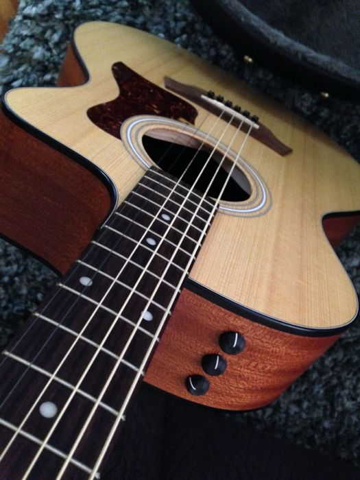 Predau cursuri de chitară în Floresti