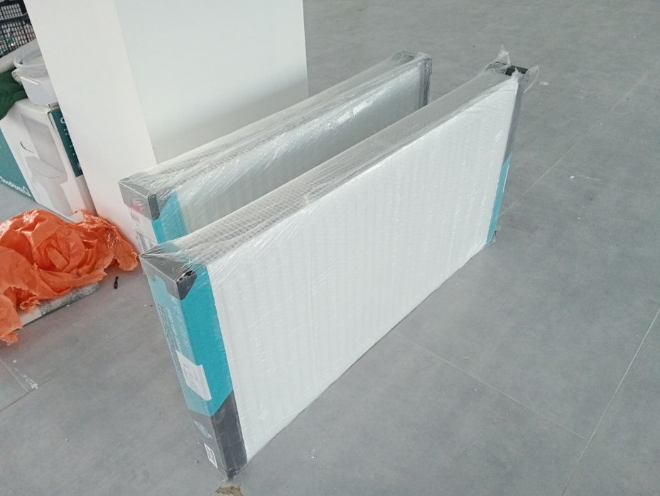 Vând calorifere de 120 și 100 cm noi