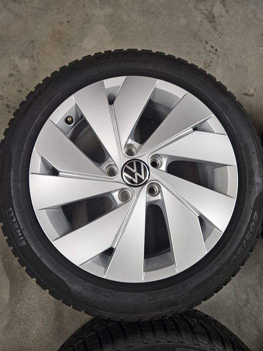 Оригинални джанти за Vw със зимни гуми Pirelli 205 50 17