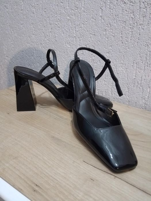 Sandale cu toc negre