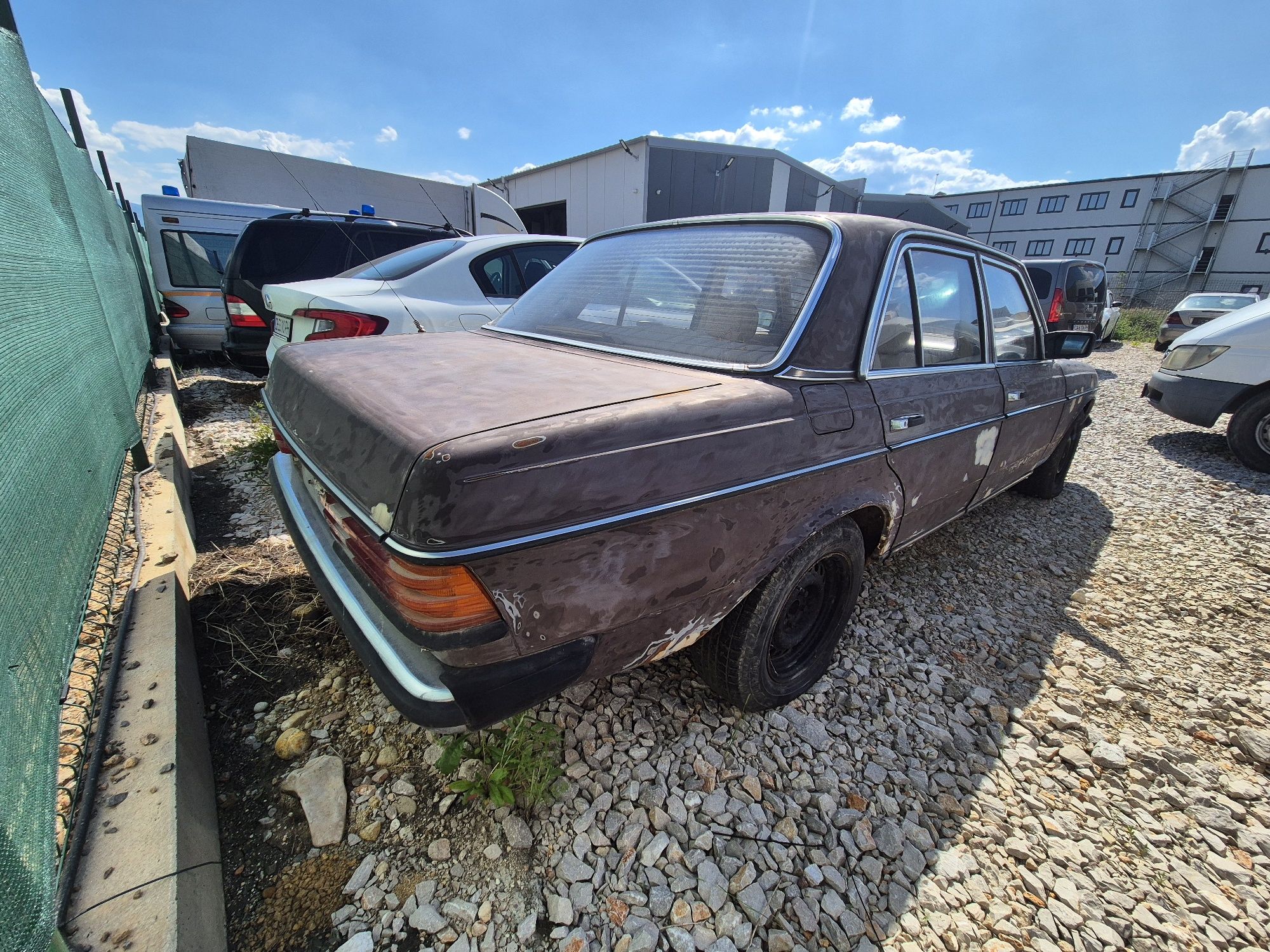Mercedes 123 цял