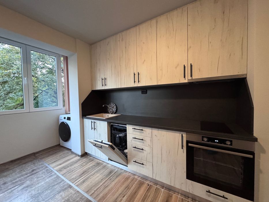 Дава се под наем Тристаен апартамент в Пловдив, Център - 90 кв.м за 680 € - Снимка #12