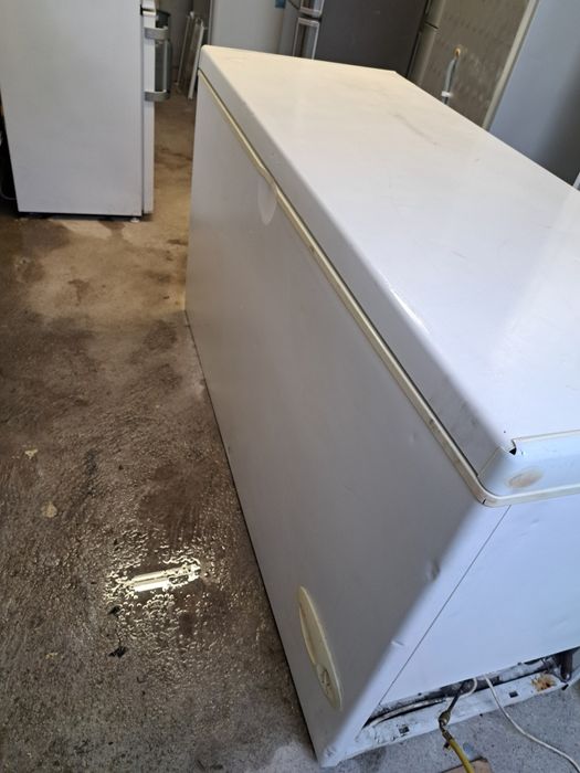 Vând  lada  mare indesit