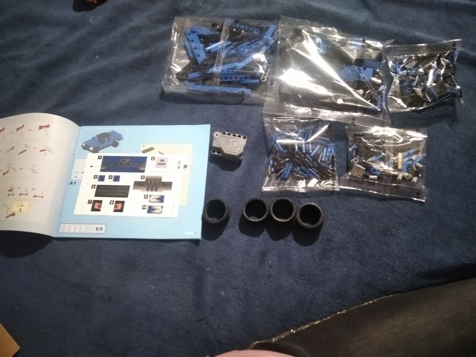 Продавам детска кола за сглабяне лего