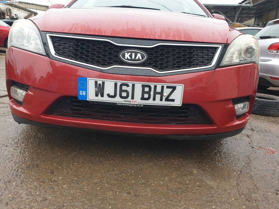 Bara Spoiler Fata cu Proiectoare FARA Grila cu Emblema Kia Ceed FL Facelift 2010 - 2013 Culoare AA1 Infra Red [K1313]