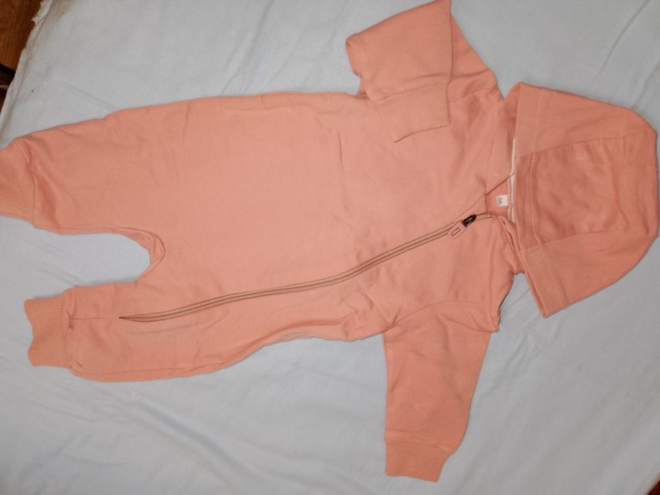 Продам одежки на новорождённую девочку