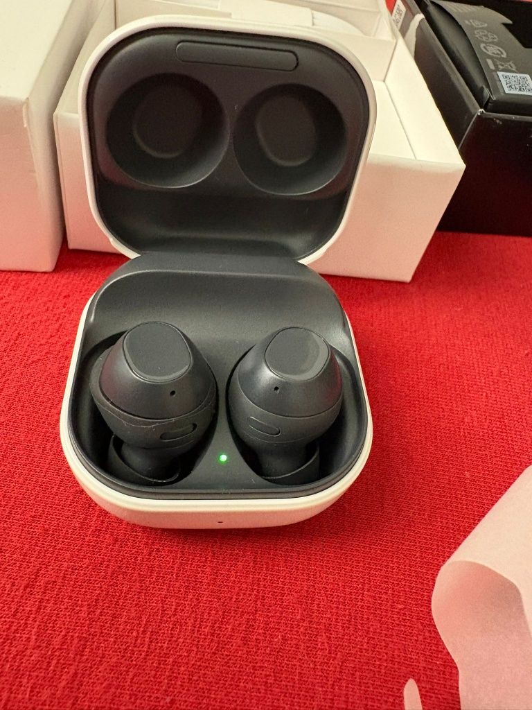 Слушалки galaxy buds pro и galaxy buds FE не ползвани