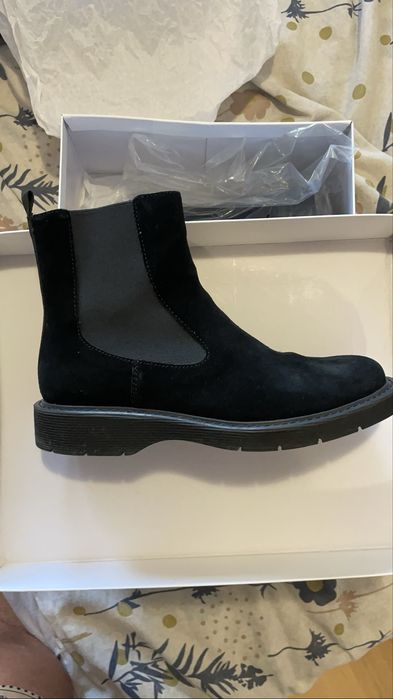 Стилни велурени боти