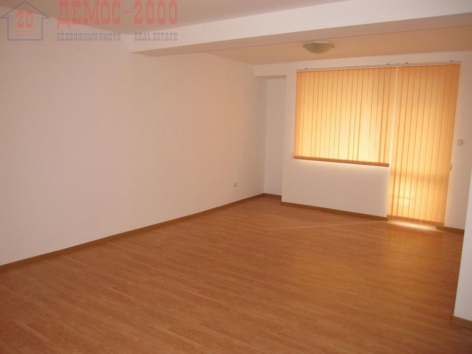 Двустаен необзаведен апартамент в района на ЛК Тракия