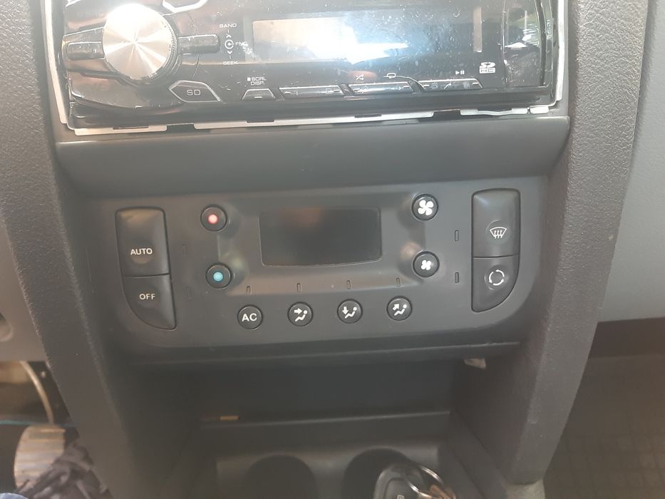 Vind Renault Clio Symbol