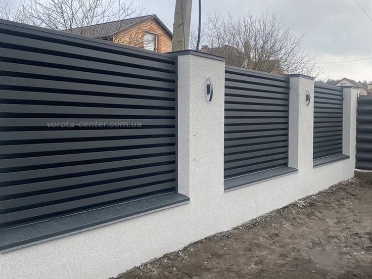 Construim garduri si porti din sipca metalica, panouri stil jaluzele,