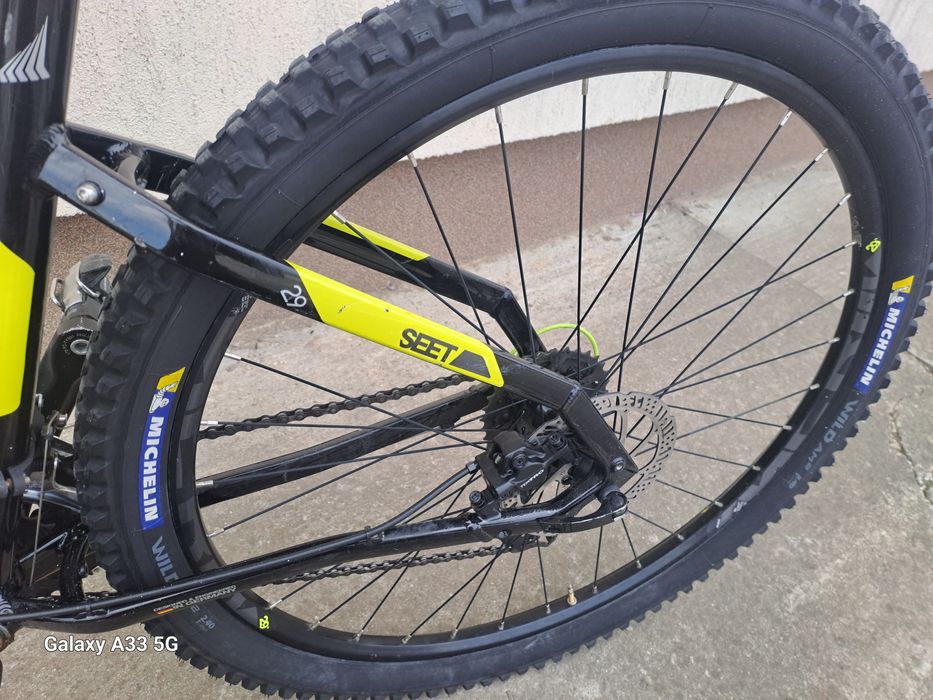 Vând bicicletă  rou