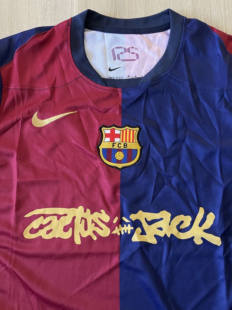 Barcelona Travis scott футболен екип