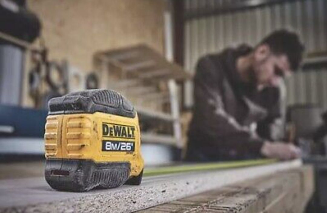 Ролетки Dewalt DWHT38127 8м.