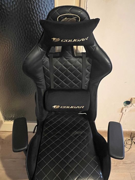 Продавам COUGAR ARMOR One Royal