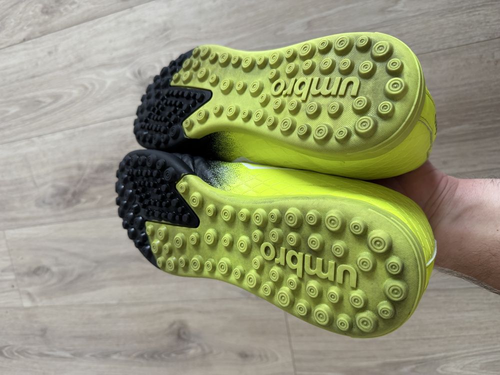 Футболни обувки Umbro Duel TF