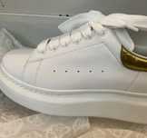 Teniși supradimensionați ALEXANDER MCQUEEN în alb și auriu