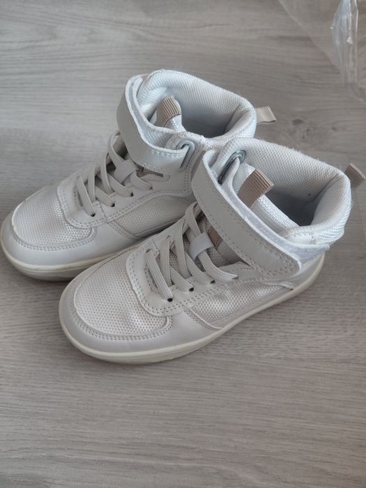 NiKE оригинални маратонки и кецове