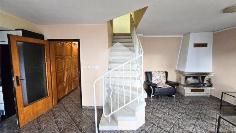 ЕРА ТЕРА предлага за продажба артистичен тристаен мезонет в един от на