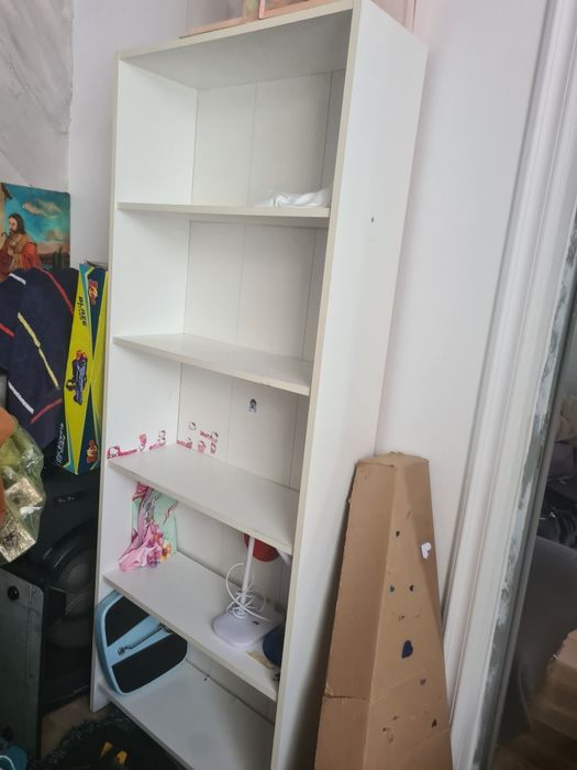 Vând dulap cu polițe