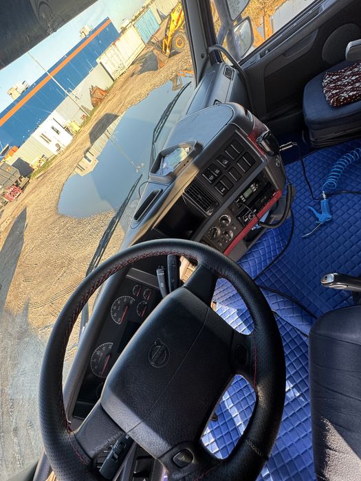 Vand cap tractor Volvo + semiremorca containere