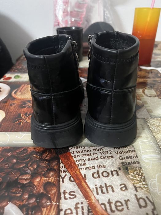 Ghete de piele naturala aproape noi de fetite