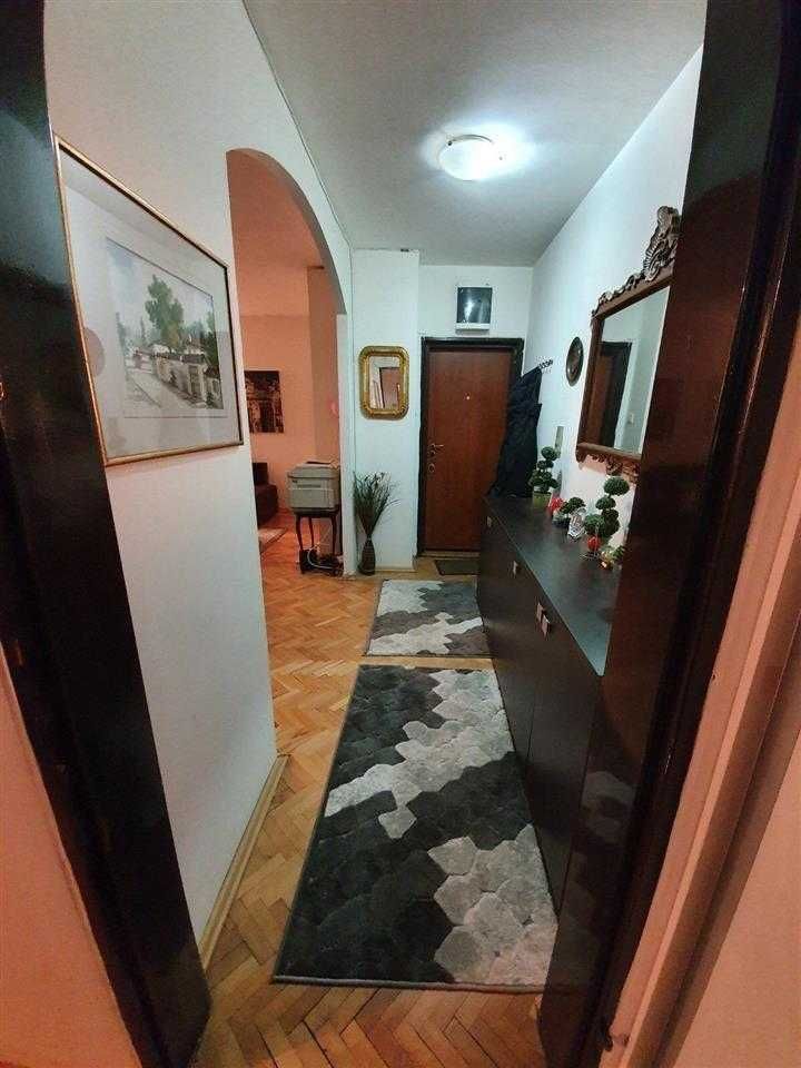 Дава се под наем Тристаен апартамент в Пловдив, Център - 80 кв.м за 188.7 € - Снимка #1