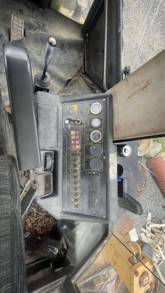 Vand buldo Cimas Carterpillar sau schimb cu Autoturism
