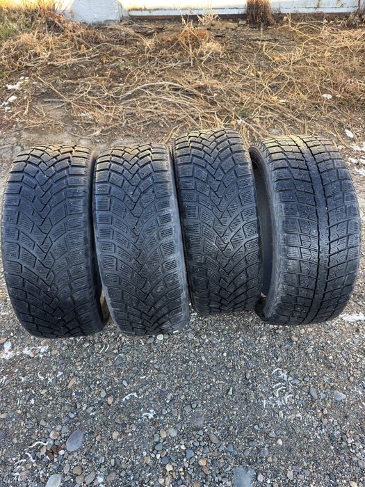 Продам зимнию резину 225/45/17 в хорошем состоянии