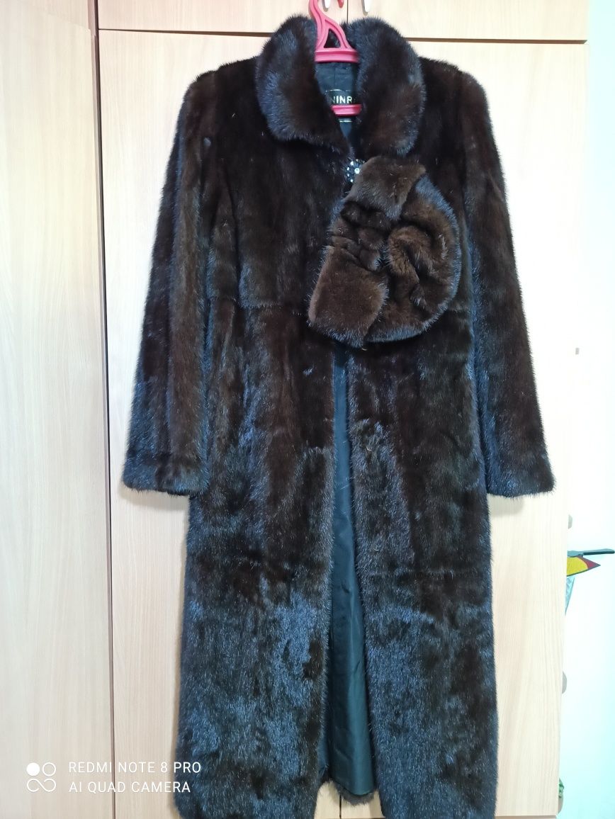 Продам натуральные шубы 2 шт