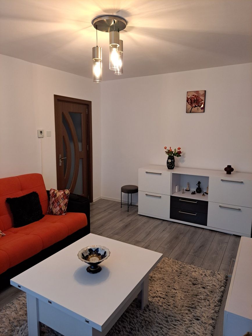 Apartament 3 camere, 52 mp,zona Milcov