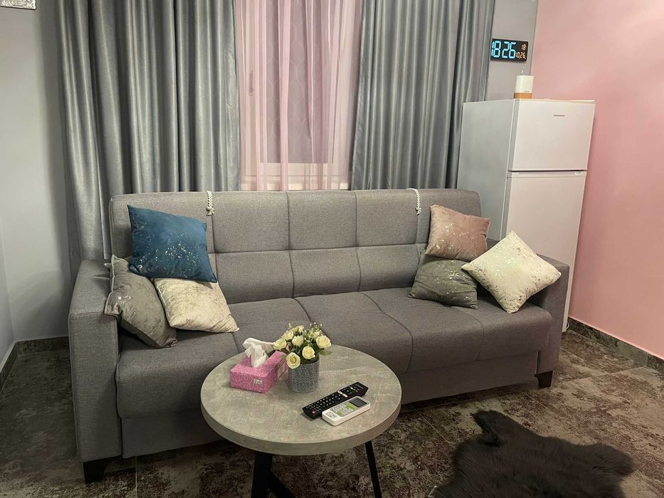 Garsonieră renovată complet, la parter, în Saturn – 5 min de plajă