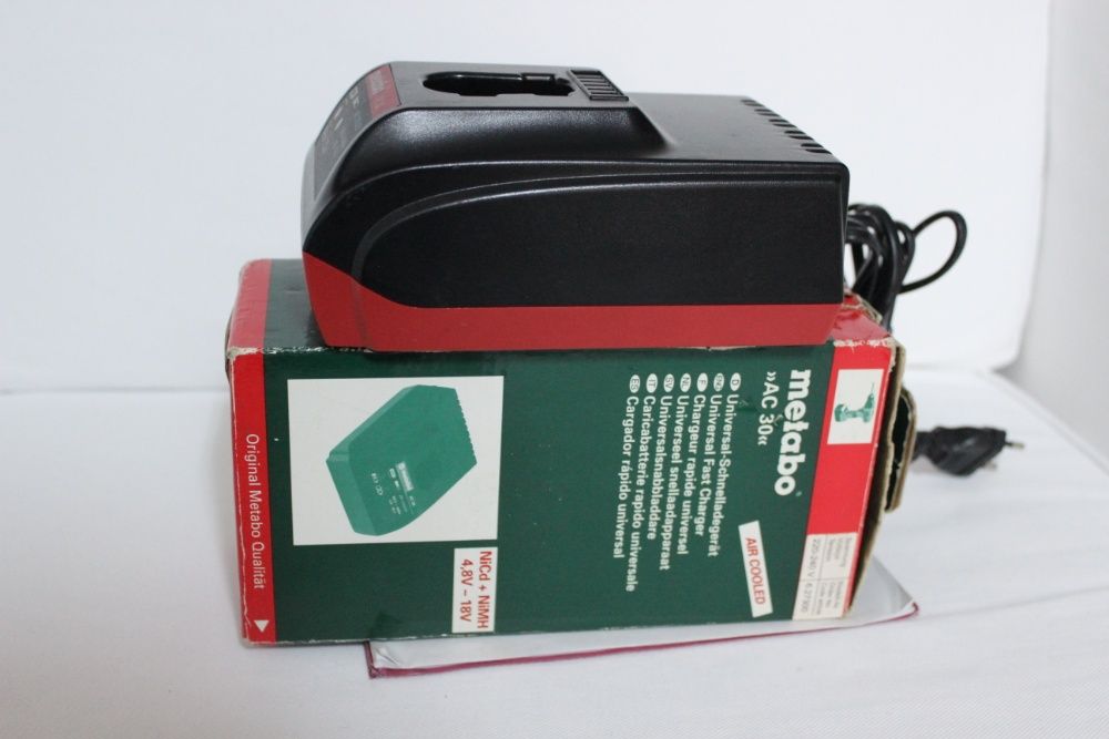 Jocuri Incarcator Charger  AEG 12V