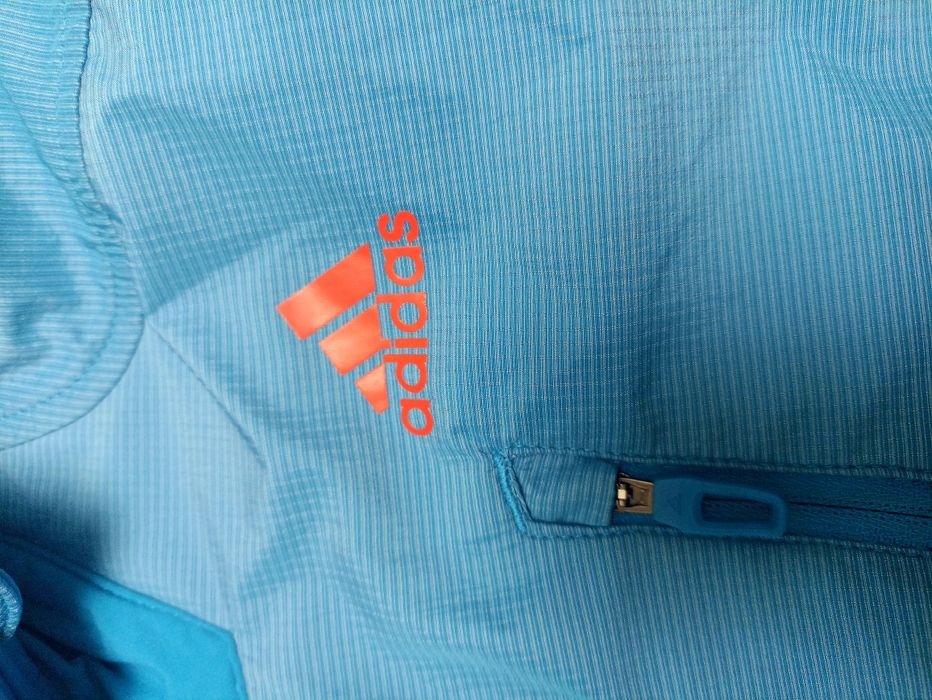 Vând geacă Adidas