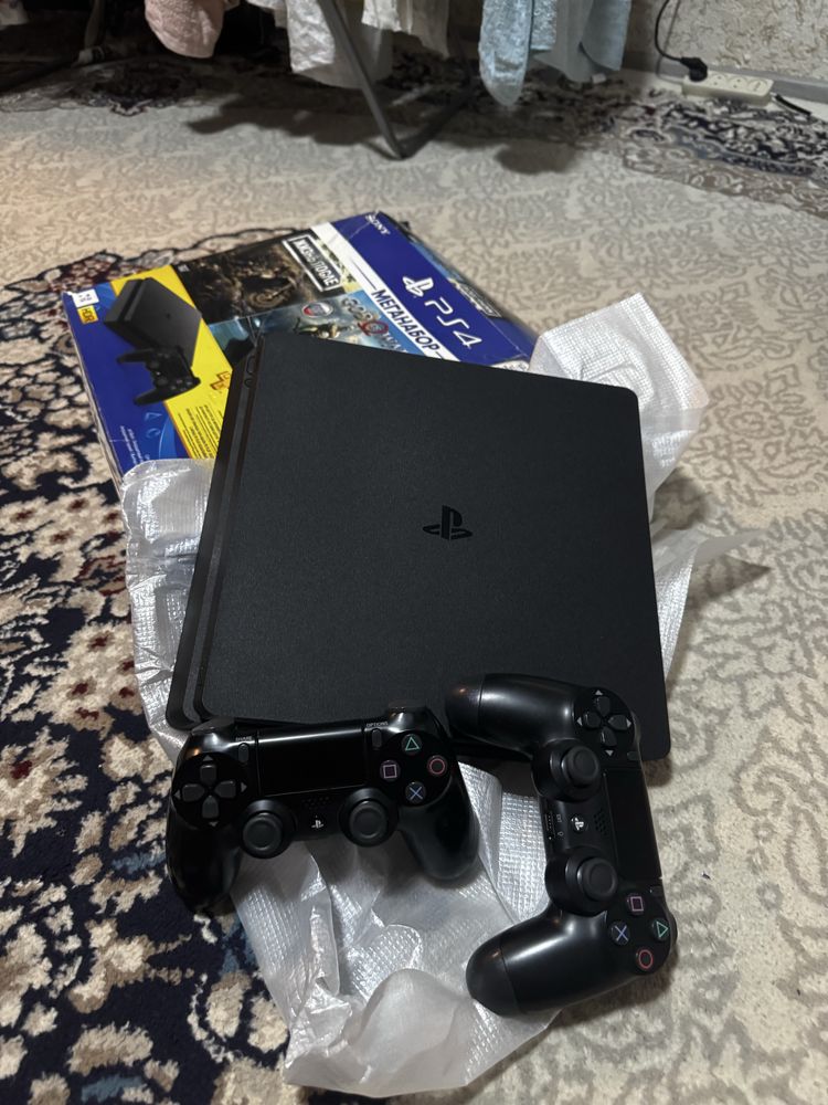 Play station 4 slim 1 Tb