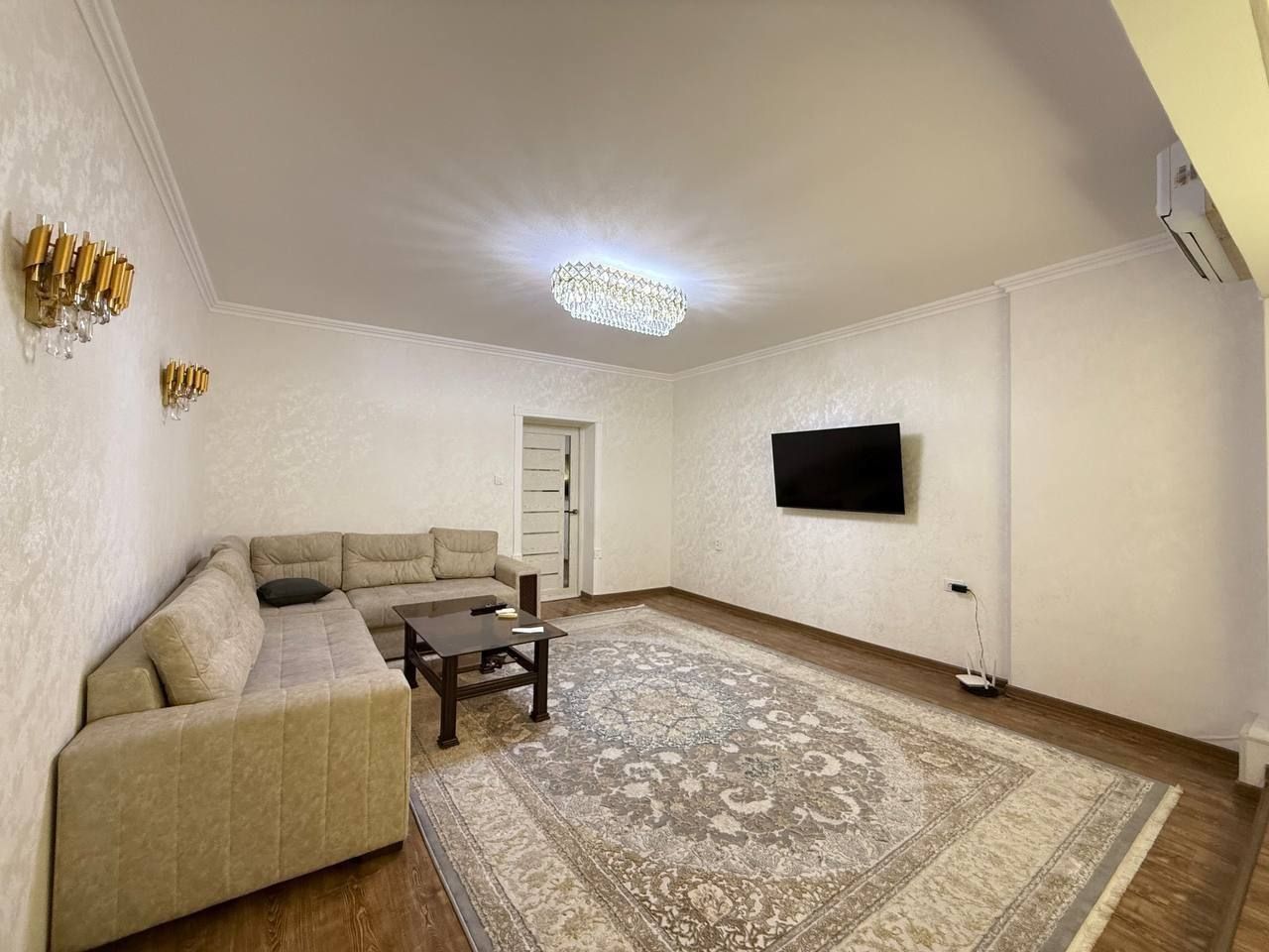Продаётся квартира метро Айбек 3 комнатная