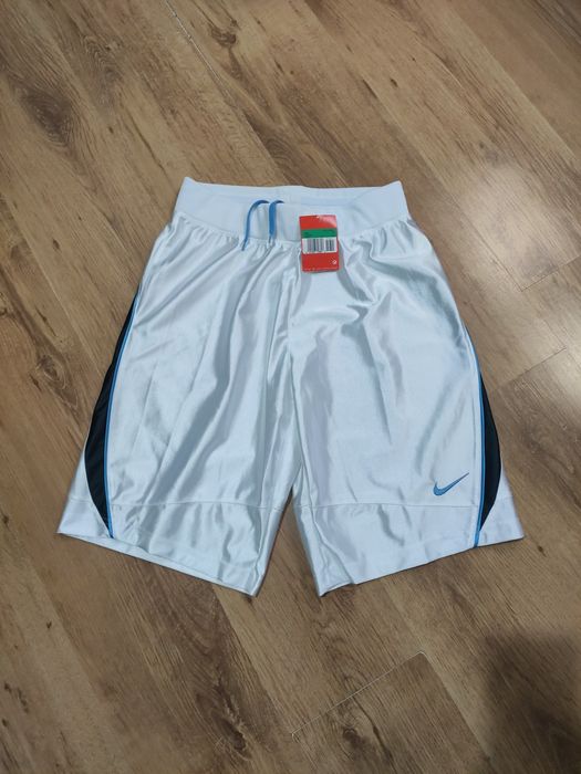 Pantaloni scurți Nike mărimea 13-15 ani sau S