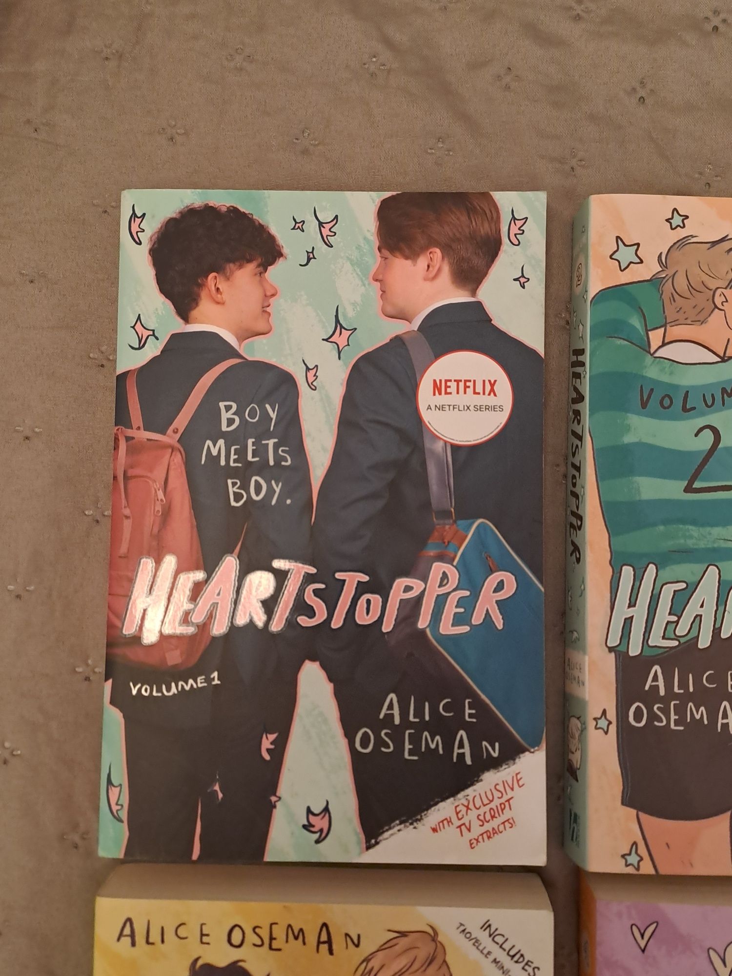 Heartstopper 1 - 4 на английски запазени