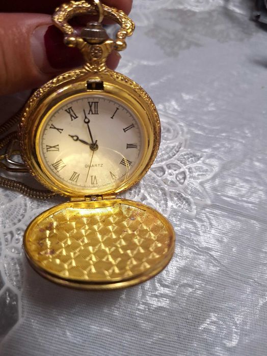 Джобен красив часовник