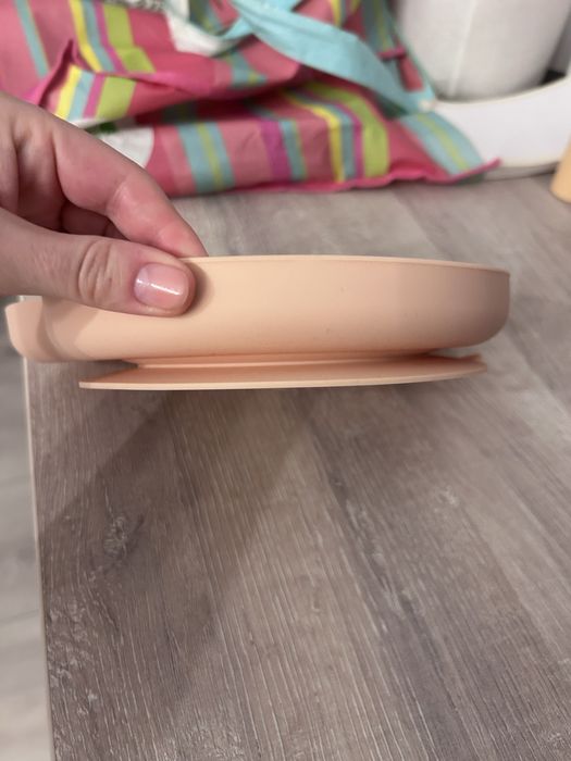 Farfurie din silicon pentru diversificarea bebelusilor