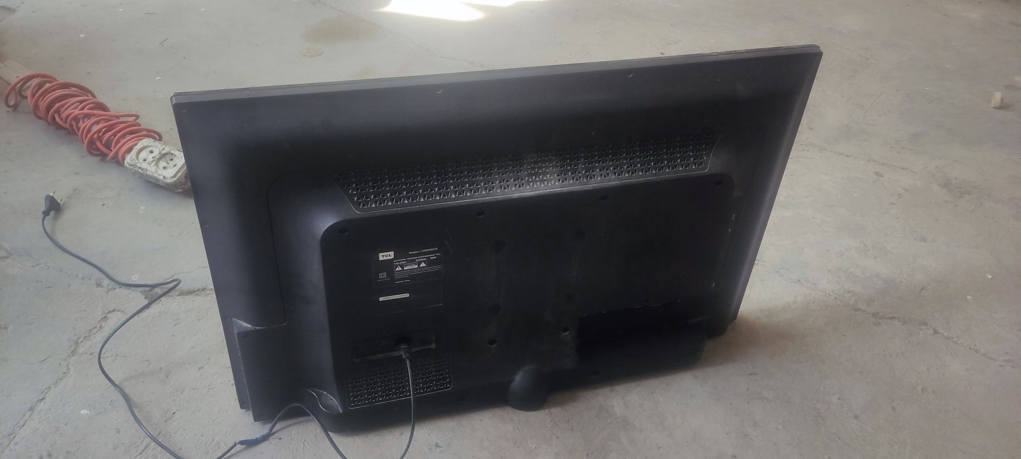 Televizor TCL ekran ketgan