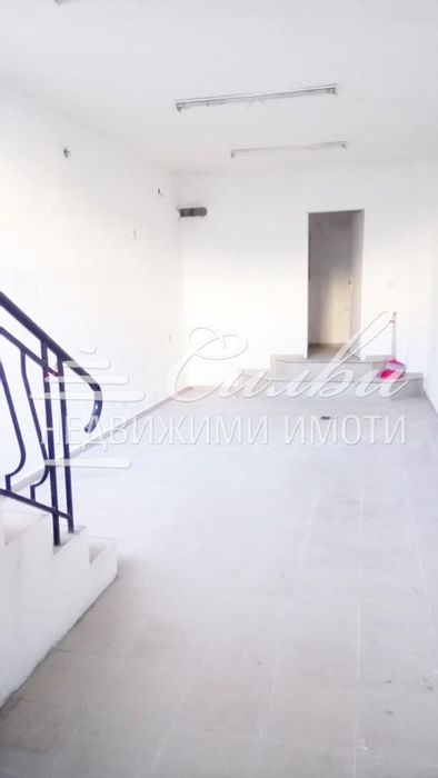 Дава се под наем Магазин в Шумен, Център - 80 кв.м за 331.5 € - Снимка #2