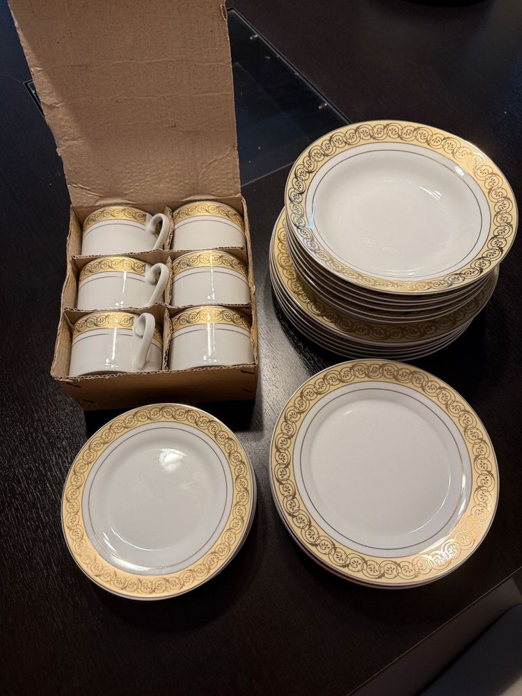 Set complet farfurii si cesti